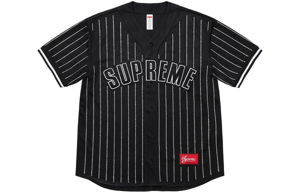 قميص بيسبول مخطط بأحجار الراين من Supreme SS22، للأسبوع 16، متعدد الألوان