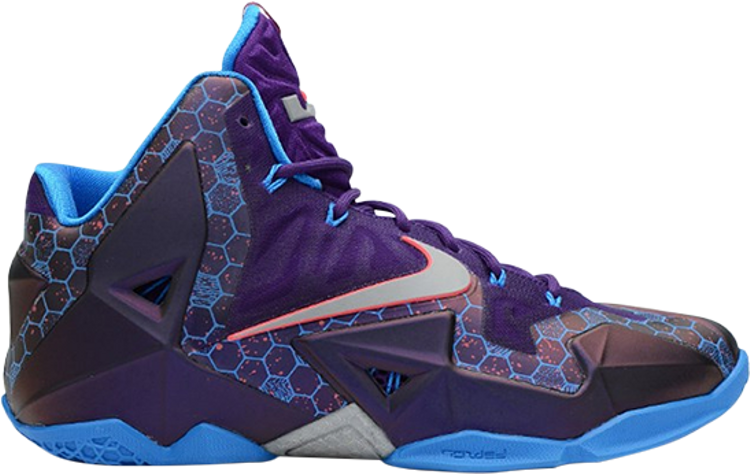 حذاء رياضي Nike LeBron 11 'Hornets' باللون الأرجواني