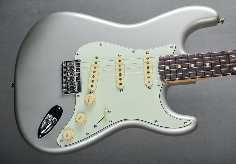 Robert Cray Stratocaster - Inka Silver Fender Robert Cray Stratocaster -