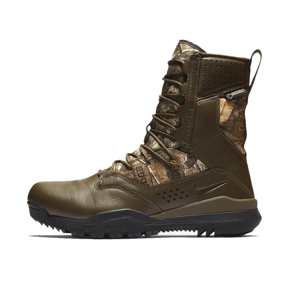 حذاء Nike SFB Field 2 8" Realtree GORE-TEX، لون الجوز الداكن