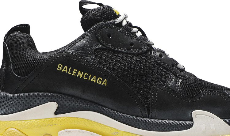 حذاء رياضي Balenciaga Triple S باللون الأسود والأصفر