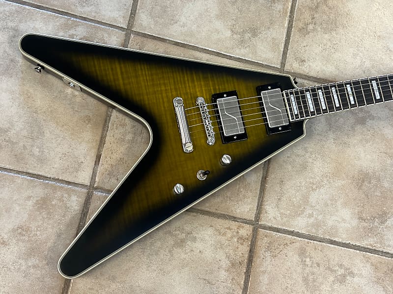 طلاء أظافر Epiphone Flying V Prophecy باللون الأصفر اللامع