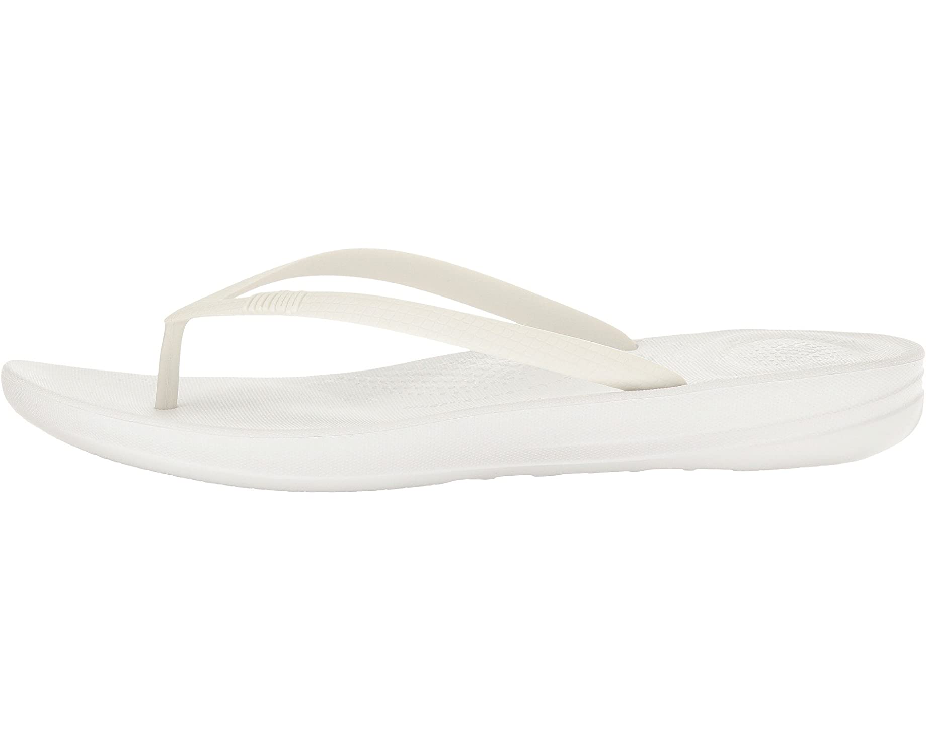 صندل Iqushion Ergonomic Flip-Flop FitFlop، أبيض