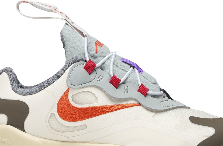 حذاء Nike Travis Scott x Air Max 270 React ENG TD 'Cactus Trails' باللون الكريمي