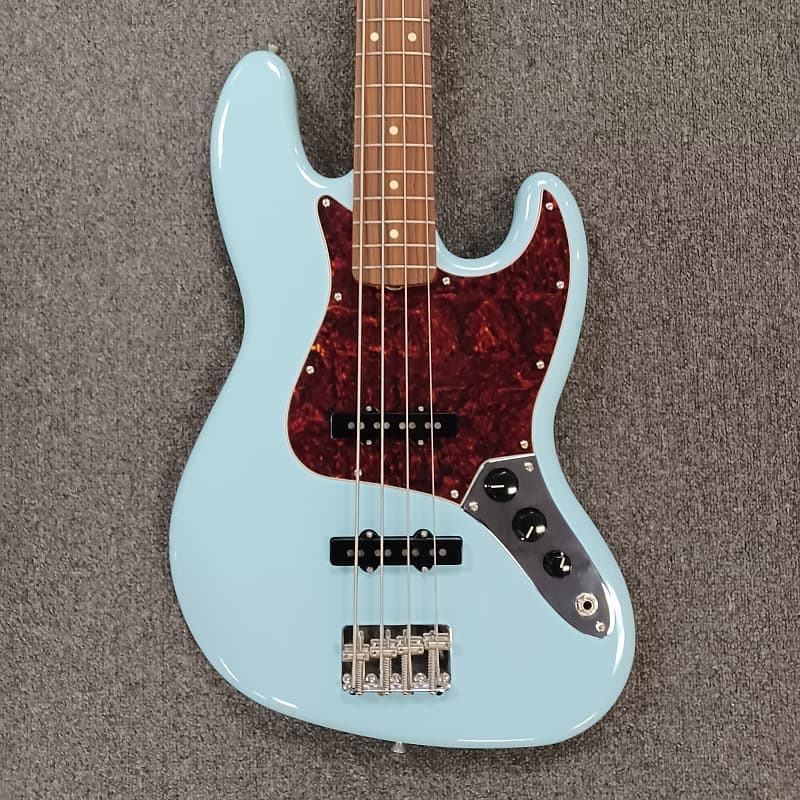 Fender Vintera 60's Jazz Bass - Daphne Blue Vintera 60's Jazz Bass