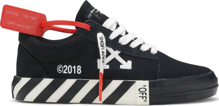 حذاء رياضي Off-White Wmns Vulc Low Top أسود، أسود