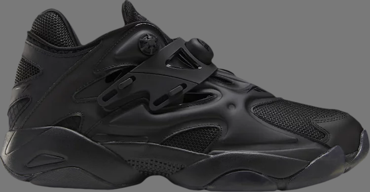 حذاء رياضي من مجموعة Pump Court "Triple Black" من شركة Reebok باللون الأسود