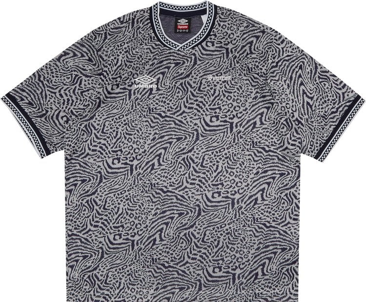 تي شيرت كرة قدم مطبوع عليه شعار Supreme x Umbro Jacquard Animal Print Jersey باللون الأزرق الداكن