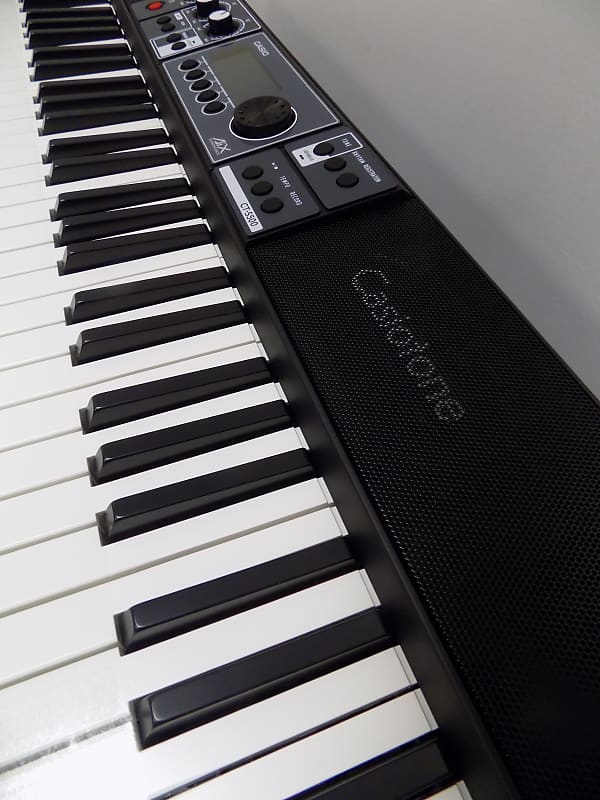 لوحة مفاتيح Casio Casiotone CT-S500 ذات 61 مفتاحًا تعمل باللمس، باللون الأسود