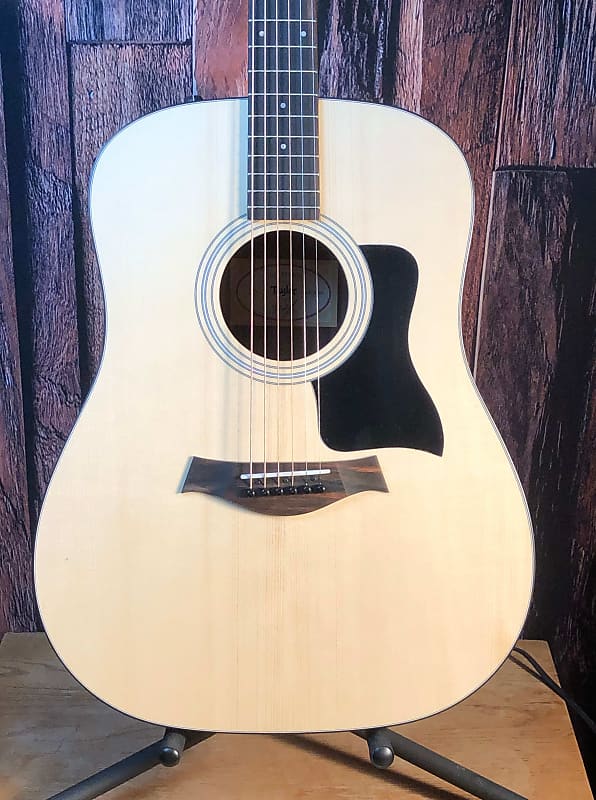 جيتار صوتي Taylor 110e من خشب التنوب السيتكا/الجوز Dreadnought مع إلكترونيات ES2 الطبيعية