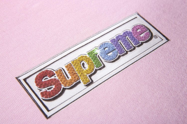 سويت شيرت Supreme Bling Box Logo بغطاء رأس "وردي فاتح"، وردي