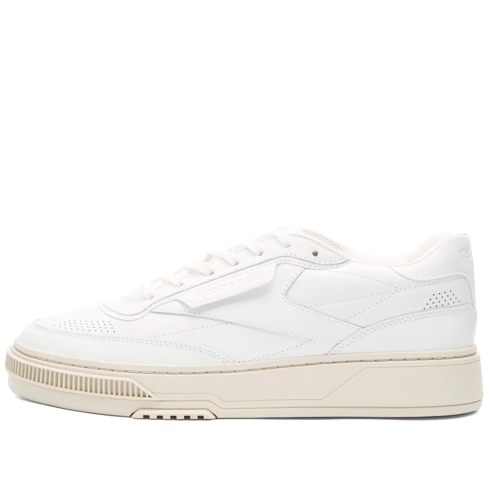 حذاء رياضي Reebok Club C LTD، باللون الأبيض/البيج