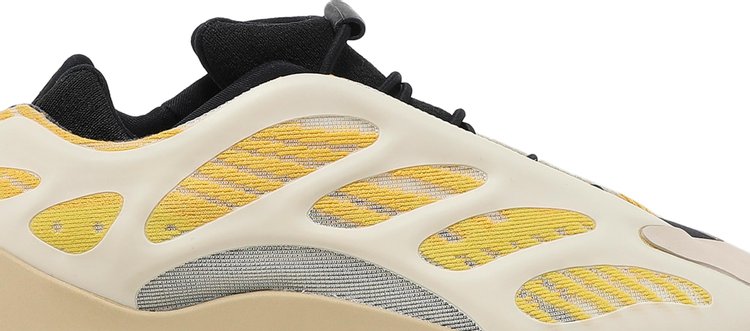 حذاء رياضي Adidas Yeezy 700 V3 للأطفال "Safflower" باللون الأصفر