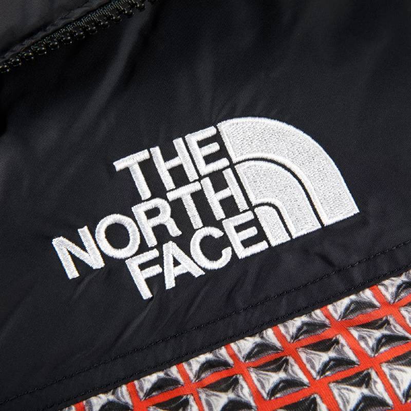 سترة Supreme x The North Face Studded Nuptse باللون الأحمر