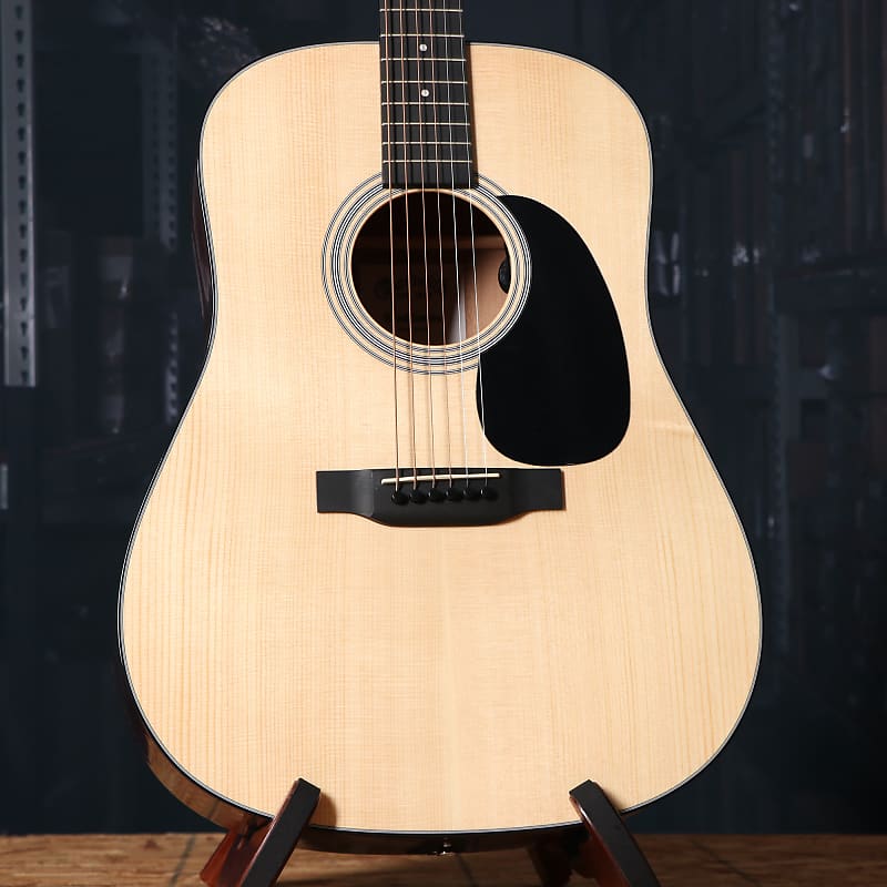 جيتار كهربائي صوتي Martin D-12E Sapele Road Series في حقيبة ناعمة