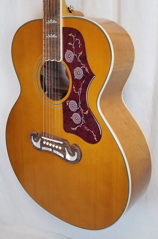 جيتار كهربائي صوتي Masterbilt J-200 من Epiphone مصنوع بالكامل من الخشب الصلب بلون عتيق لامع طبيعي 2022 IGMTJ200ANAGH1