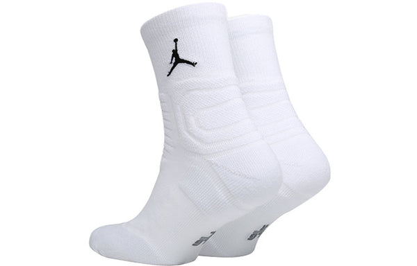 زوج واحد من الجوارب الرياضية متوسطة الطول بشعار Air Jordan Ultimate Flight 2.0 Flying Man Logo للتدريب على كرة السلة باللون الأبيض