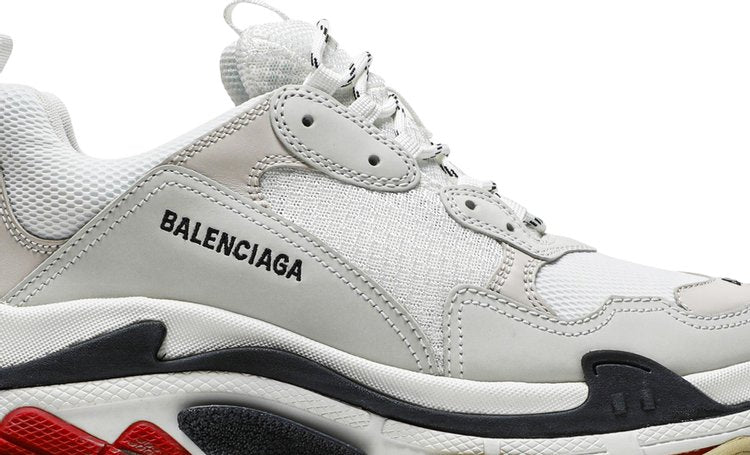 حذاء رياضي Balenciaga Triple S باللون الأبيض والأسود والأحمر والأبيض