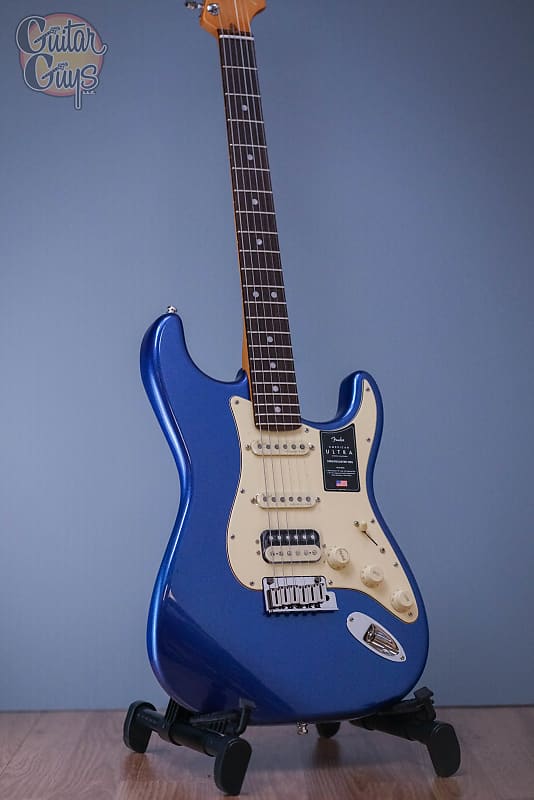 Fender American Ultra Stratocaster HSS RW Cobra Blue