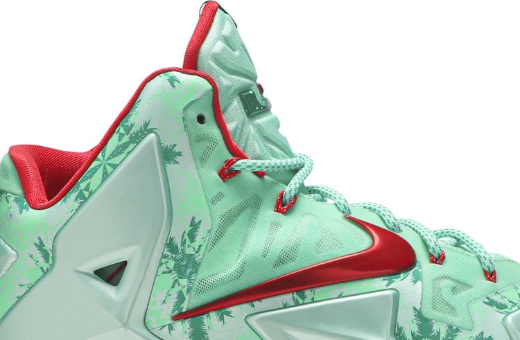 حذاء رياضي Nike LeBron 11 'Christmas' باللون الأخضر