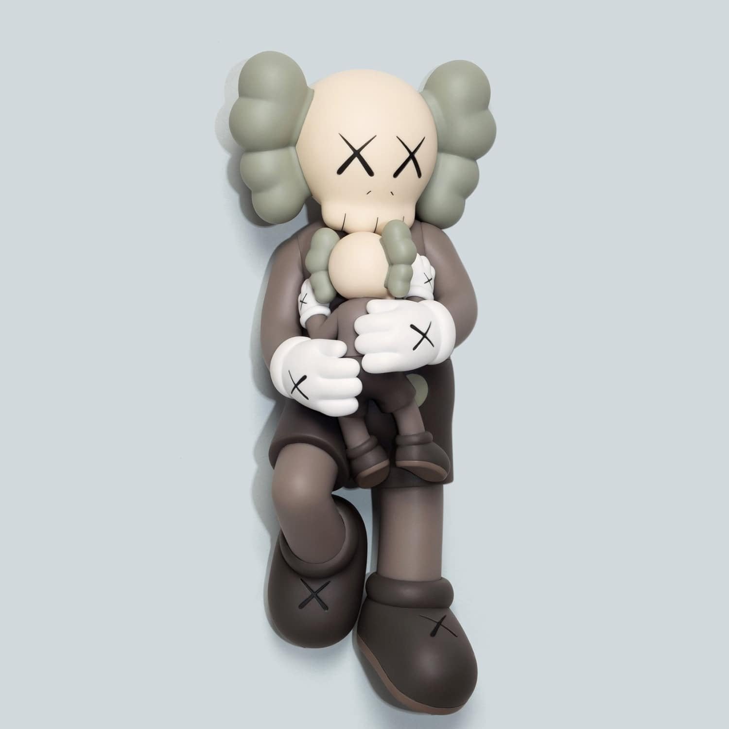 تمثال من الفينيل من Kaws Holiday Singapore، بني