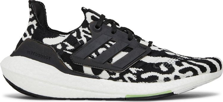 حذاء رياضي Adidas UltraBoost 22 'Zebra' باللون الأسود