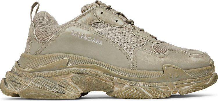 حذاء رياضي Balenciaga Triple S بلون البيج الفاتح الباهت والكريمي