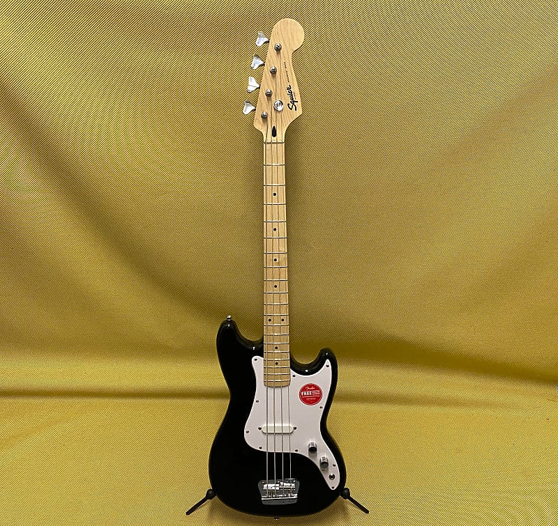 031-0902-506 Squier Affinity Series Bronco Bass، رقبة من خشب القيقب الأسود 031-0902-506 Squier Affinity Series Bronco Bass، لوحة أصابع من خشب القيقب، أسود