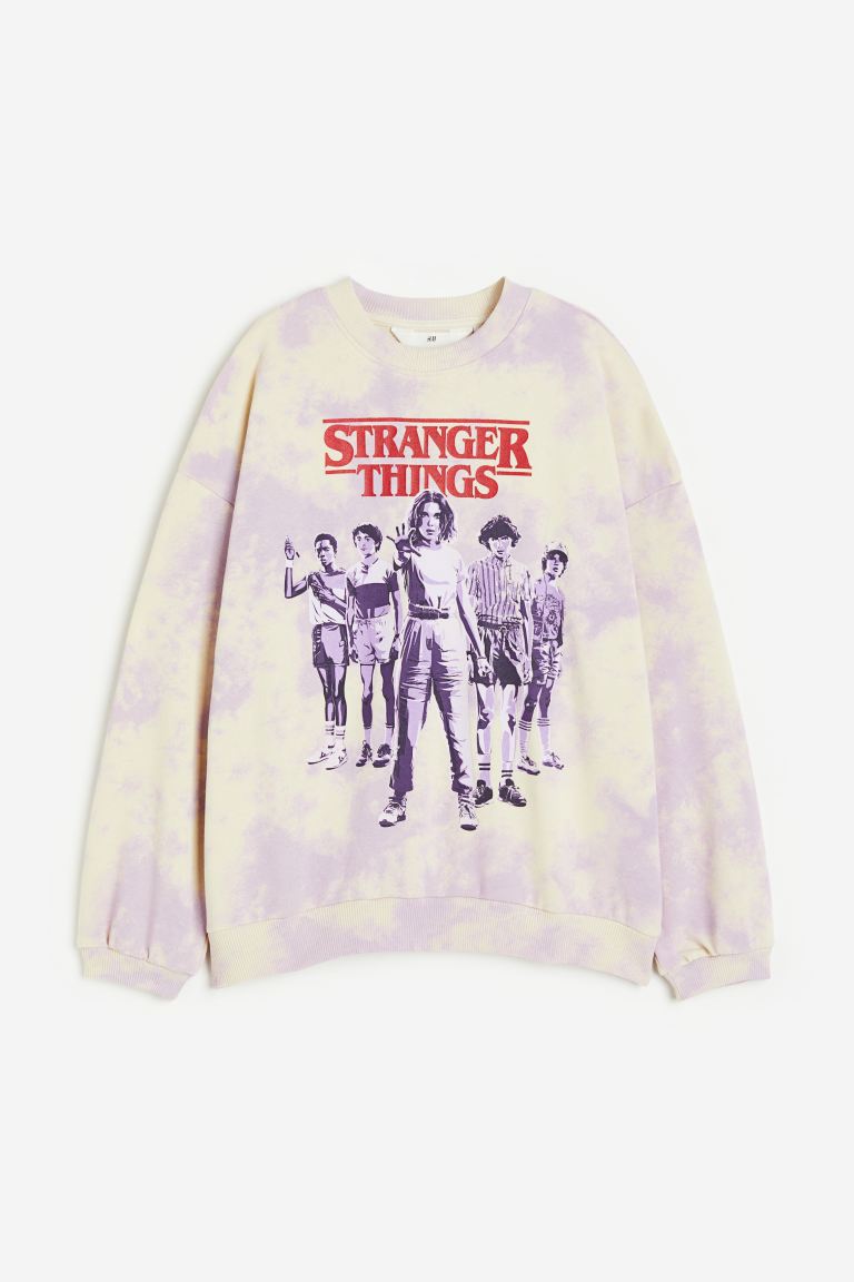 سويت شيرت كبير الحجم بطبعة H&amp;M، أرجواني/Stranger Things