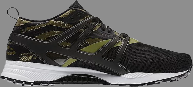 Ventilator adapt graphic 'warm olive' Reebok sneakers, black