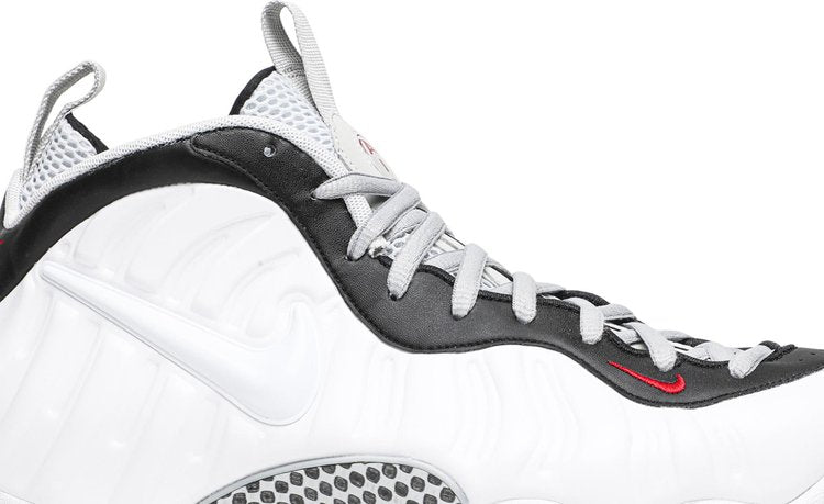 حذاء Nike Air Foamposite Pro باللون الأبيض الكرومي