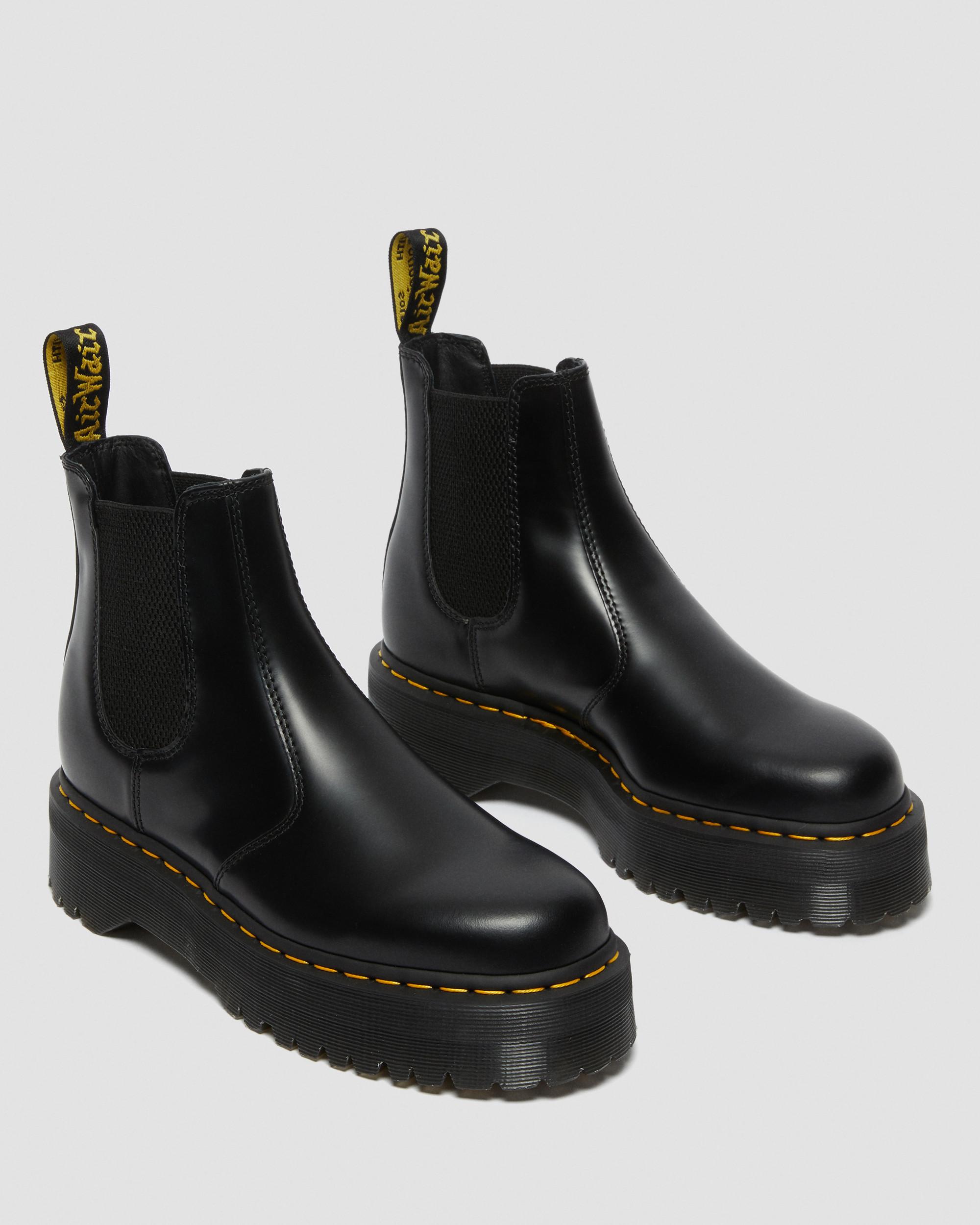 حذاء تشيلسي 2976 مصنوع من الجلد الناعم مع منصة من Dr. Martens