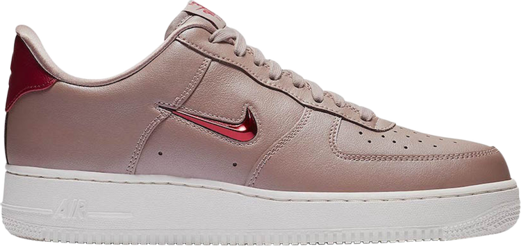 حذاء Nike Air Force 1 '07 LV8 'Rose Jewel' باللون الوردي