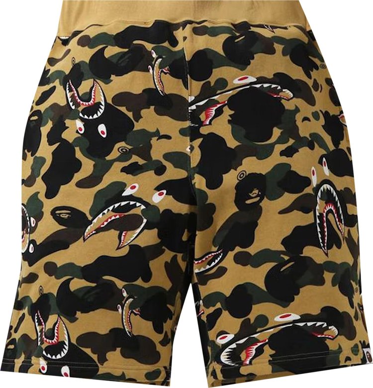 شورت رياضي واسع من BAPE Shark 1st Camo باللون الأصفر