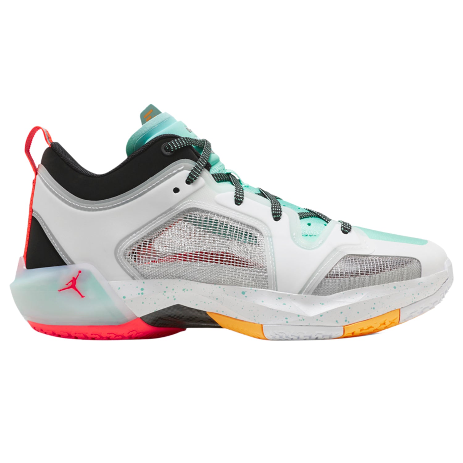 حذاء Air Jordan Guo Ailun x 37 Low PF باللون الفضي والأخضر، باللون الأبيض