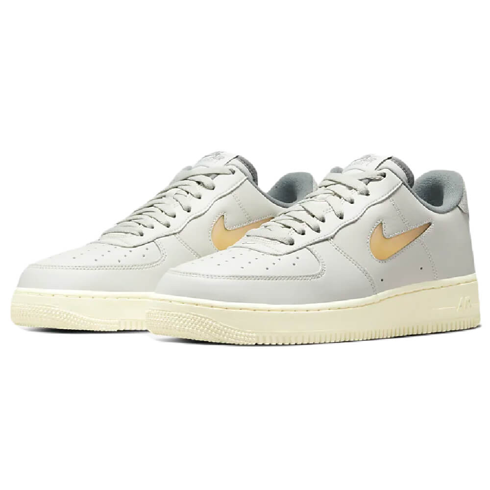 حذاء Nike Air Force 1 '07 LX رمادي/أصفر