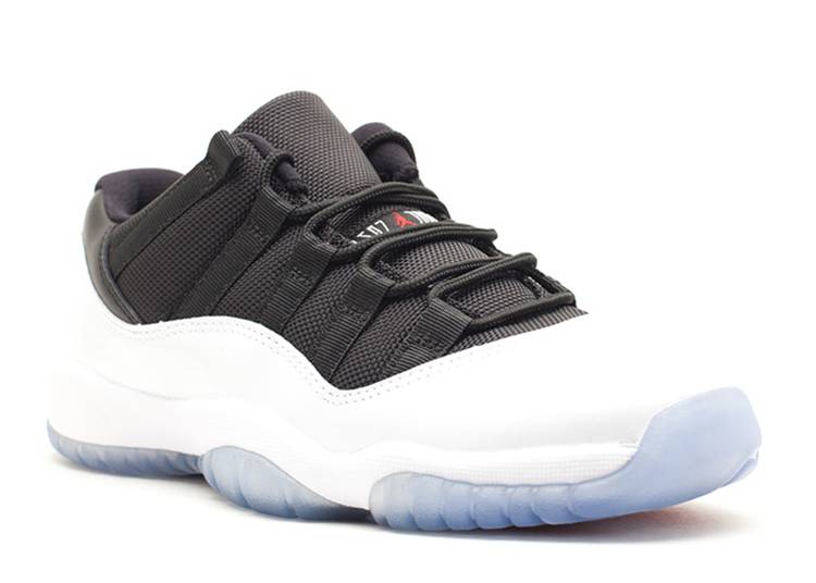 حذاء رياضي AIR JORDAN 11 RETRO LOW GS 'TUXEDO'، باللون الأبيض