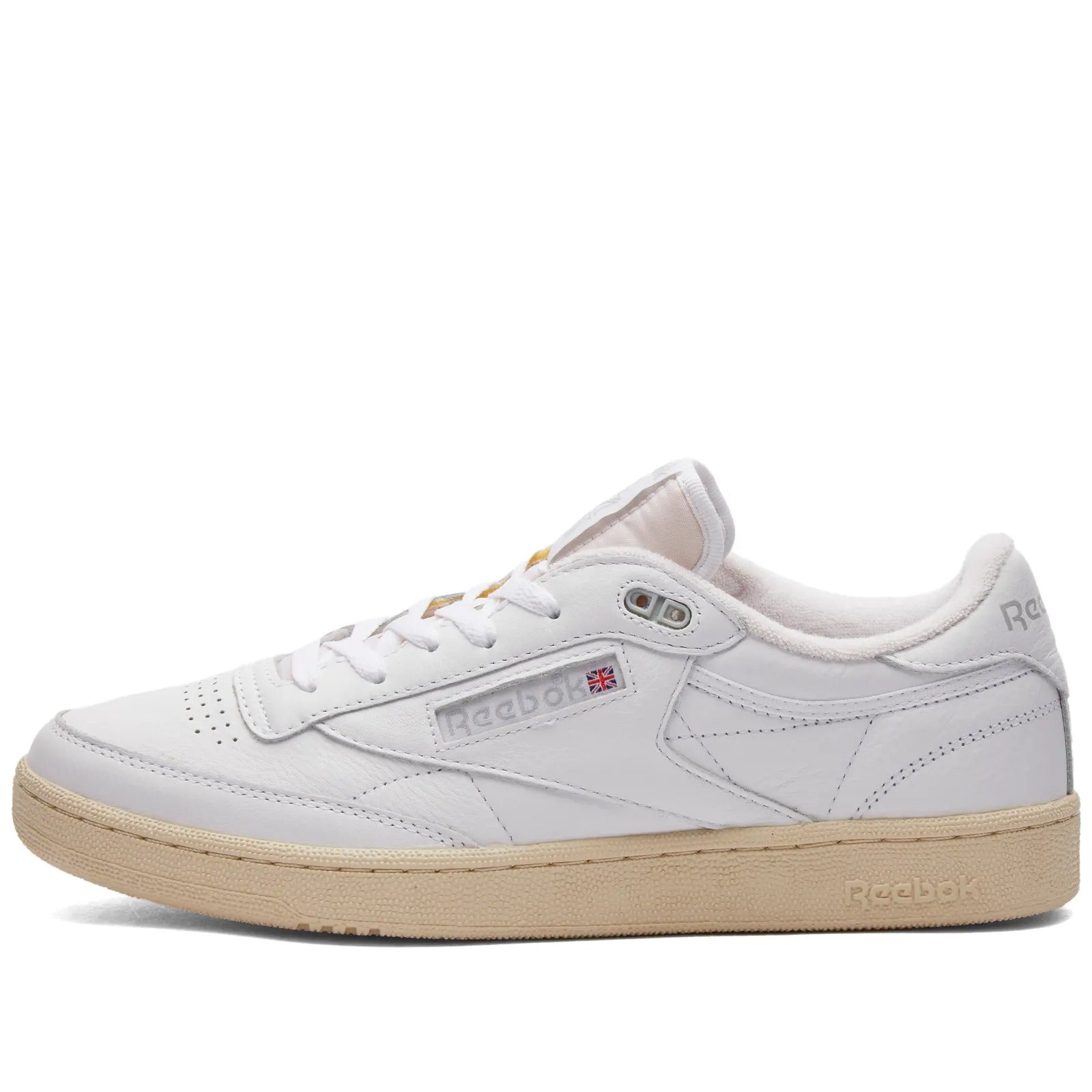 حذاء رياضي Reebok Club C 85 Vintage باللون البيج الفاتح/الأبيض