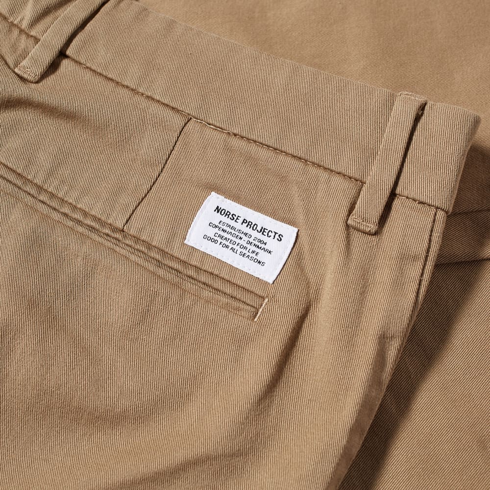 بنطال شينو خفيف ومطاطي من مجموعة Norse Projects Aros