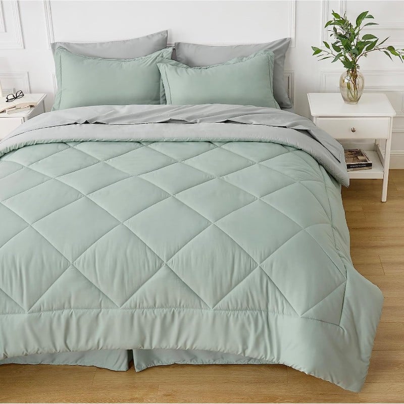 Bedsure Queen 7 Piece Bedding Set, Green