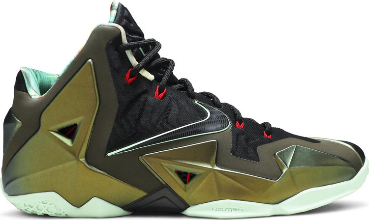 حذاء رياضي Nike LeBron 11 'King's Pride' باللون الذهبي