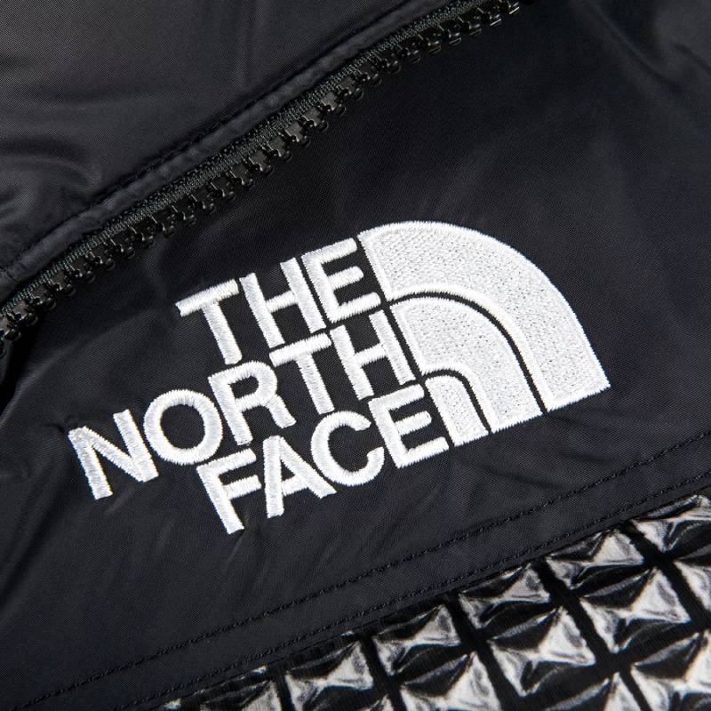 سترة Supreme x The North Face Studded Nuptse باللون الأسود