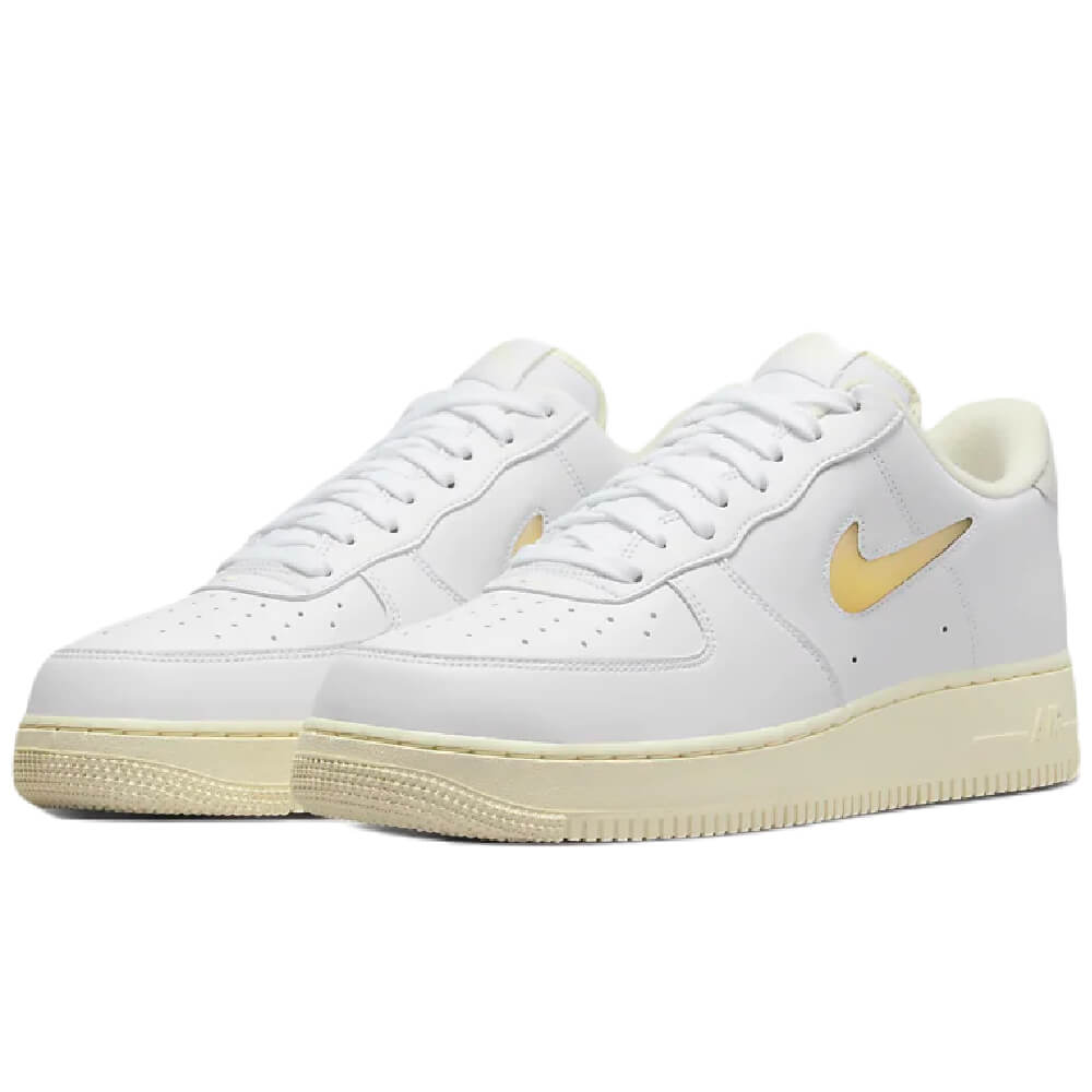 حذاء Nike Air Force 1 '07 LX باللون الأبيض/الأصفر