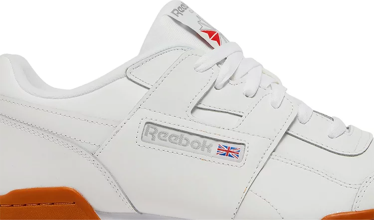 حذاء رياضي Reebok Workout Plus باللون الأبيض/البني