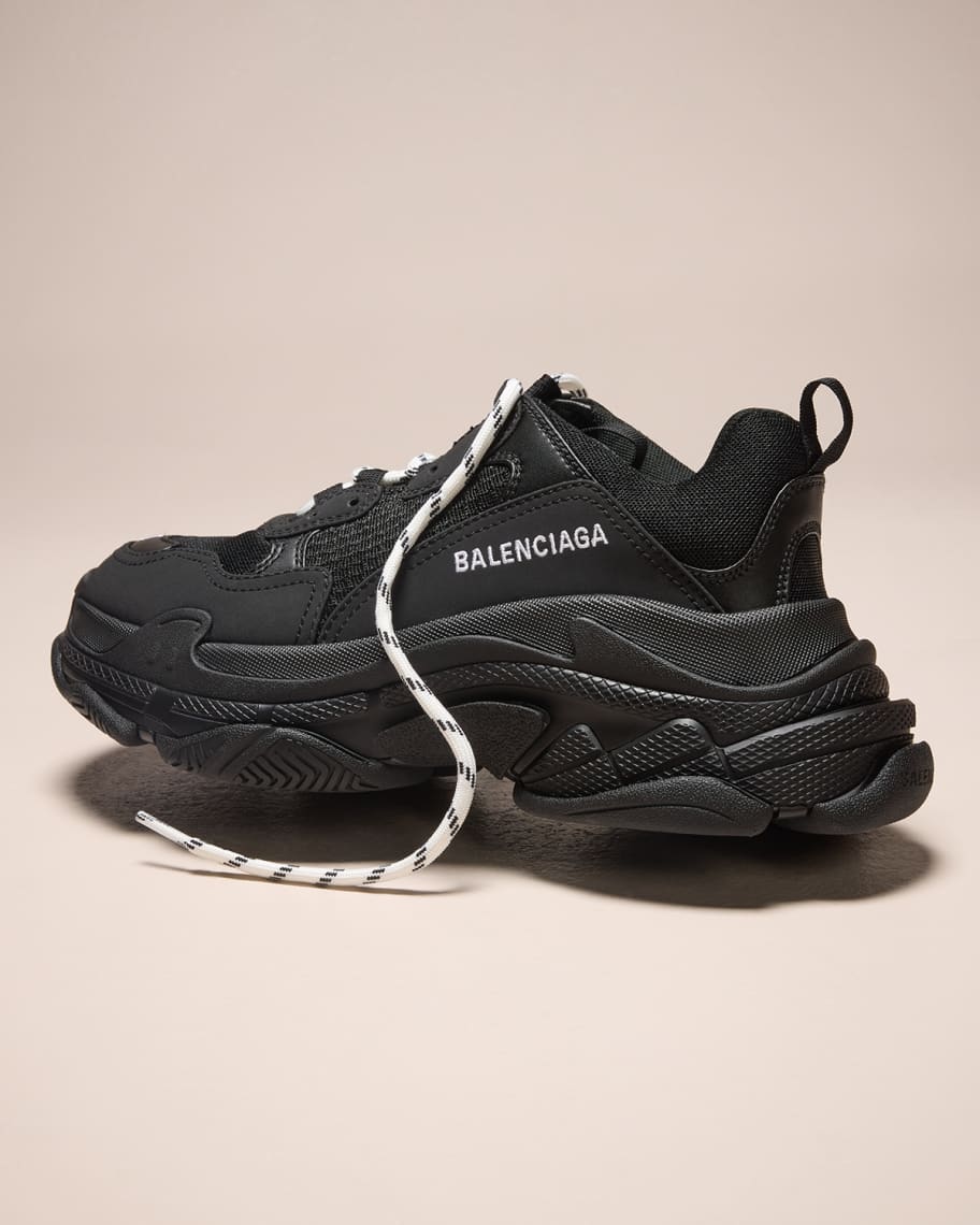 حذاء رياضي Triple S من Balenciaga