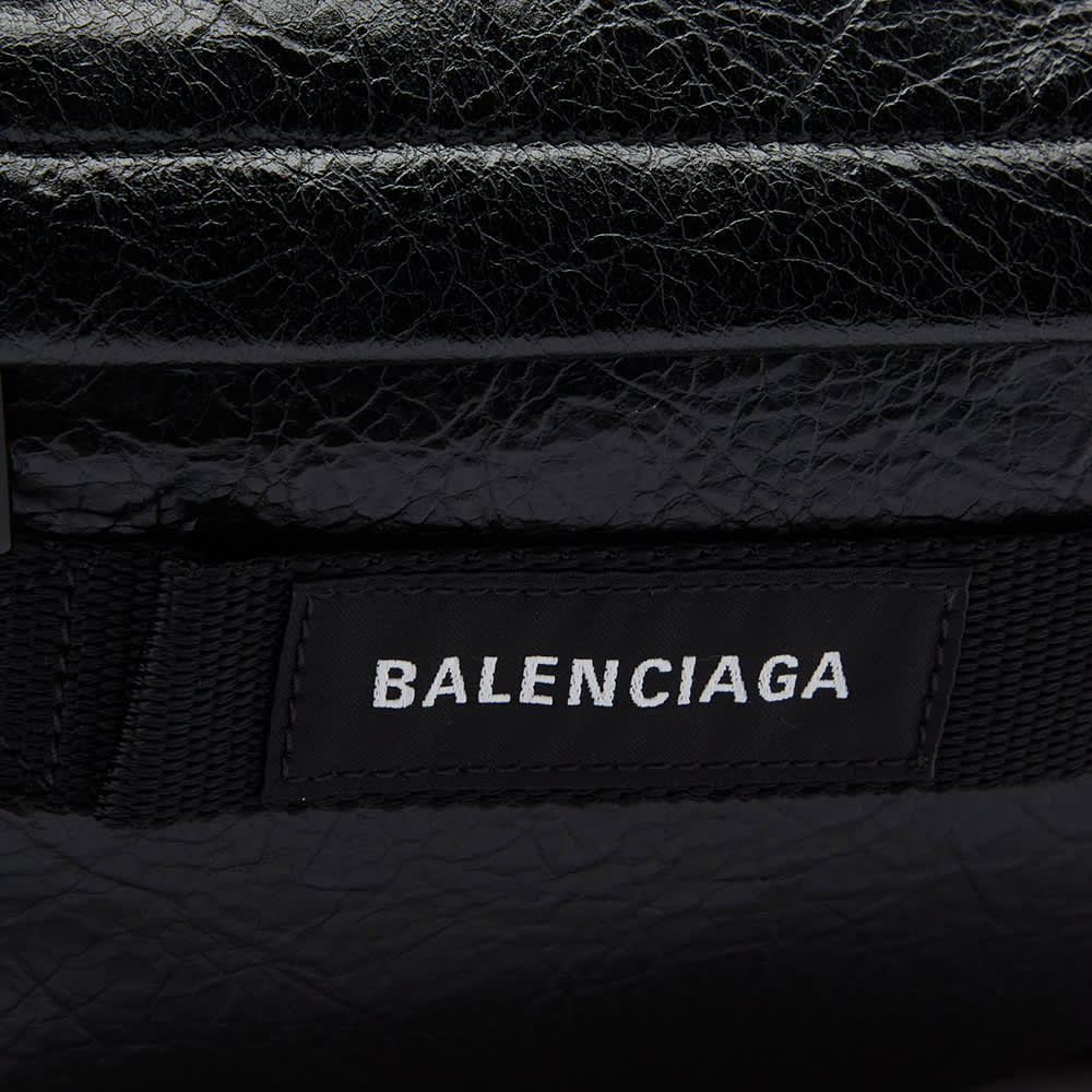 حقيبة حزام الجيش من Balenciaga