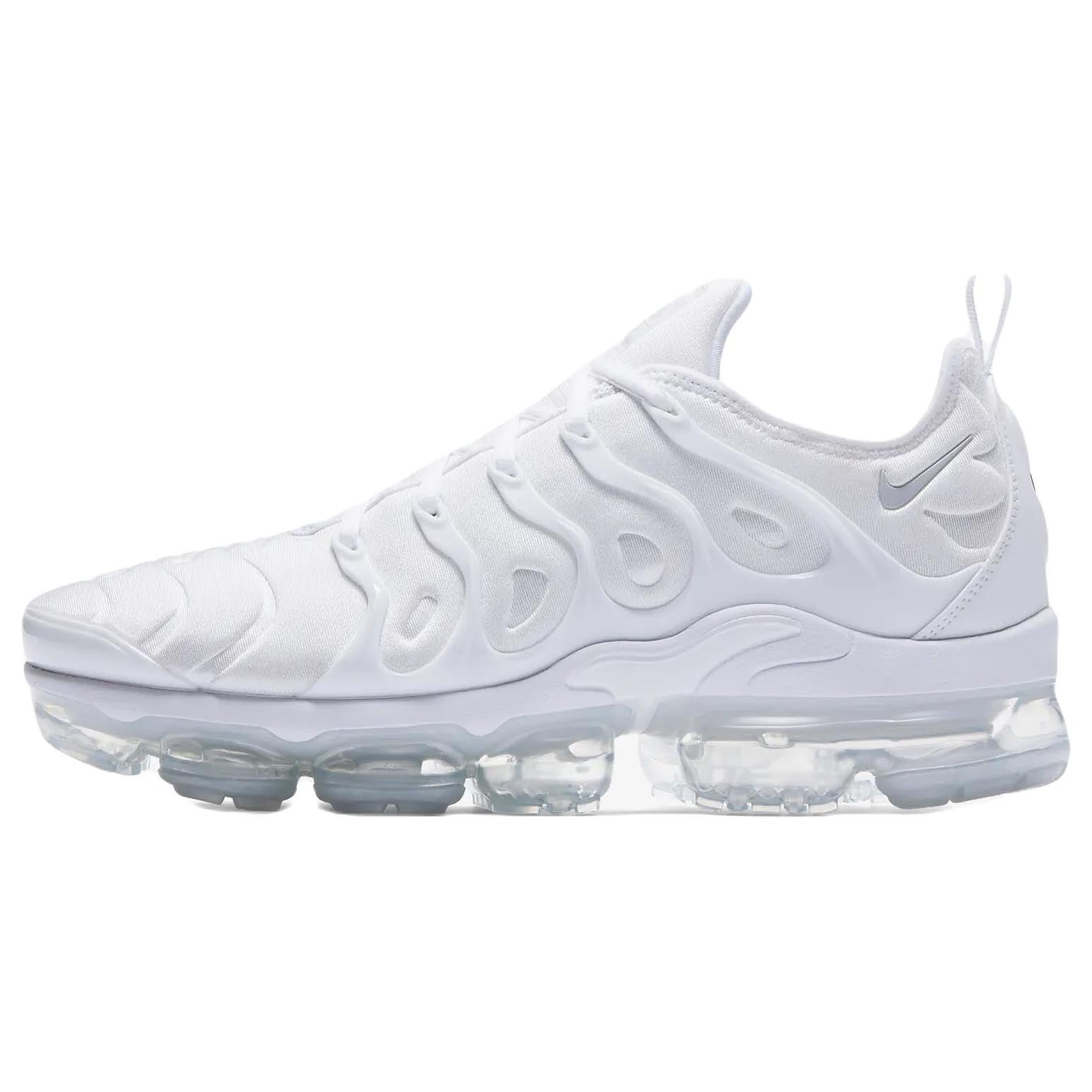 حذاء رياضي Nike Air VaporMax Plus باللون الأبيض