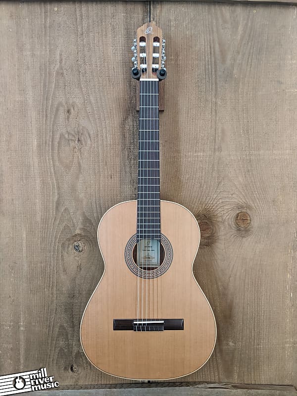 Acoustic guitar Ortega Traditional Series Cedar Top Nylon String Acoustic Guitar R190 w/Gigbag