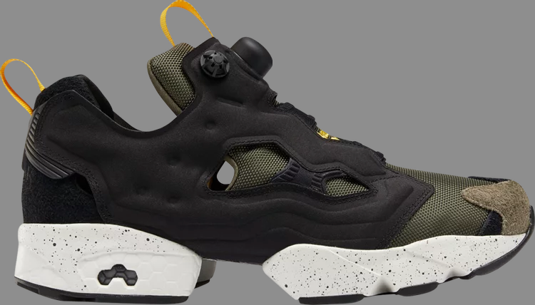 حذاء رياضي Instapump fury og mu 'shanghai hairy crab' من Reebok باللون الأسود