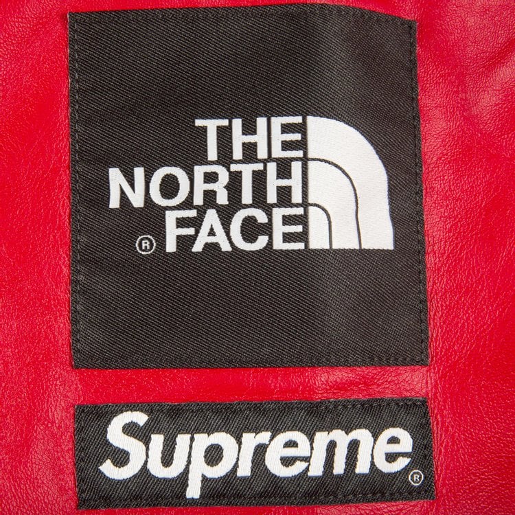 سترة باركا جلدية من Supreme x The North Face باللون الأحمر